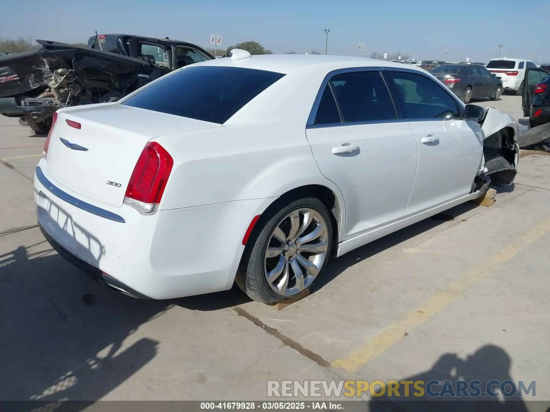 4 Photograph of a damaged car 2C3CCAAG0KH505545 CHRYSLER 300 2019
