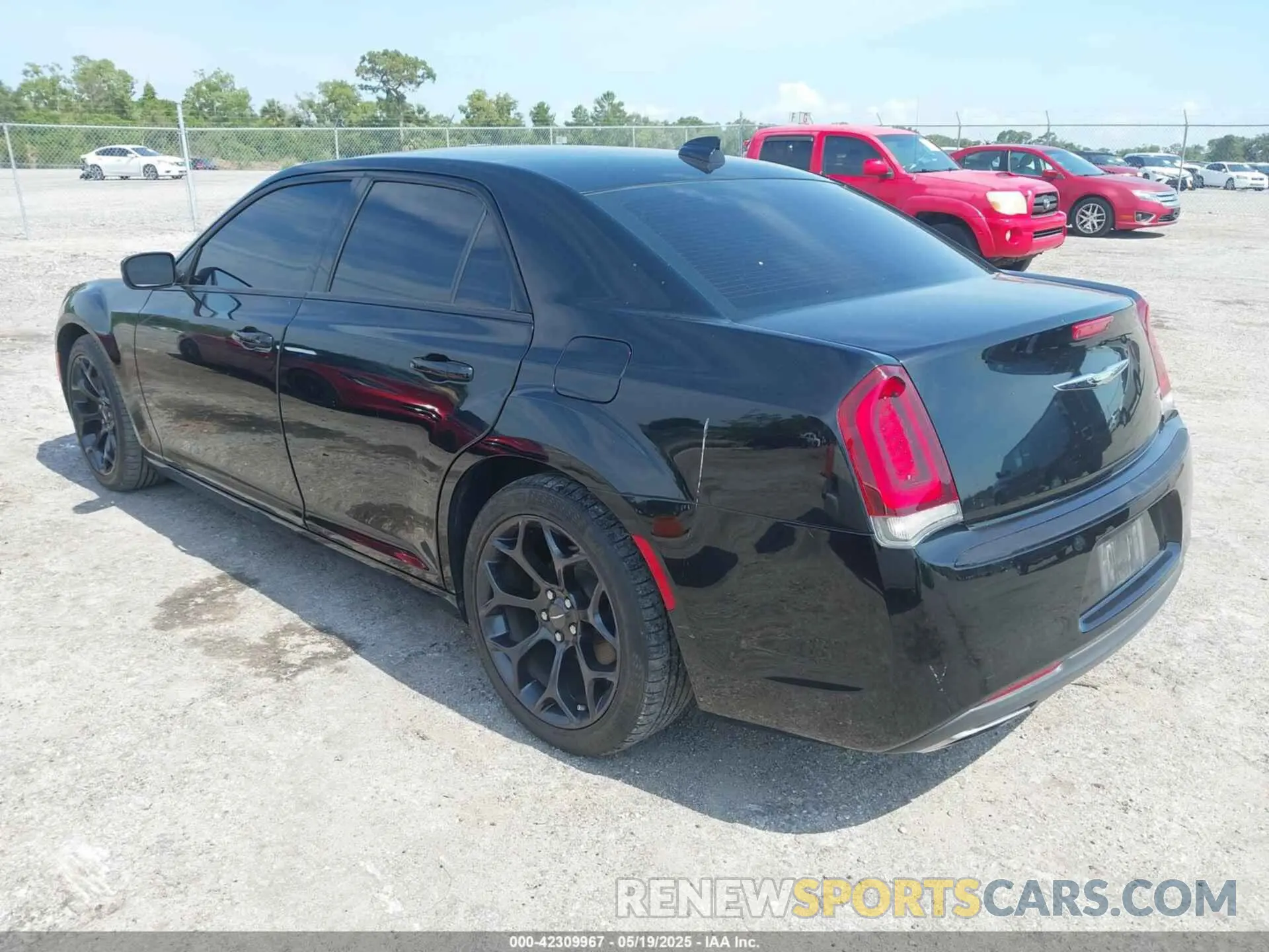 3 Photograph of a damaged car 2C3CCAAG0KH613471 CHRYSLER 300 2019