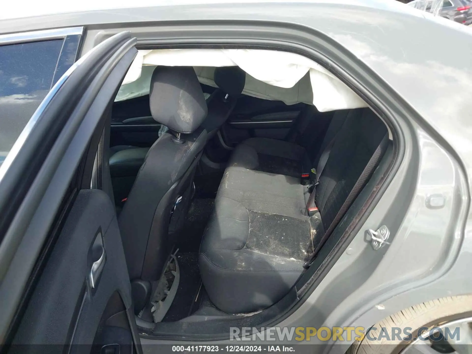 8 Photograph of a damaged car 2C3CCAAG0KH651296 CHRYSLER 300 2019