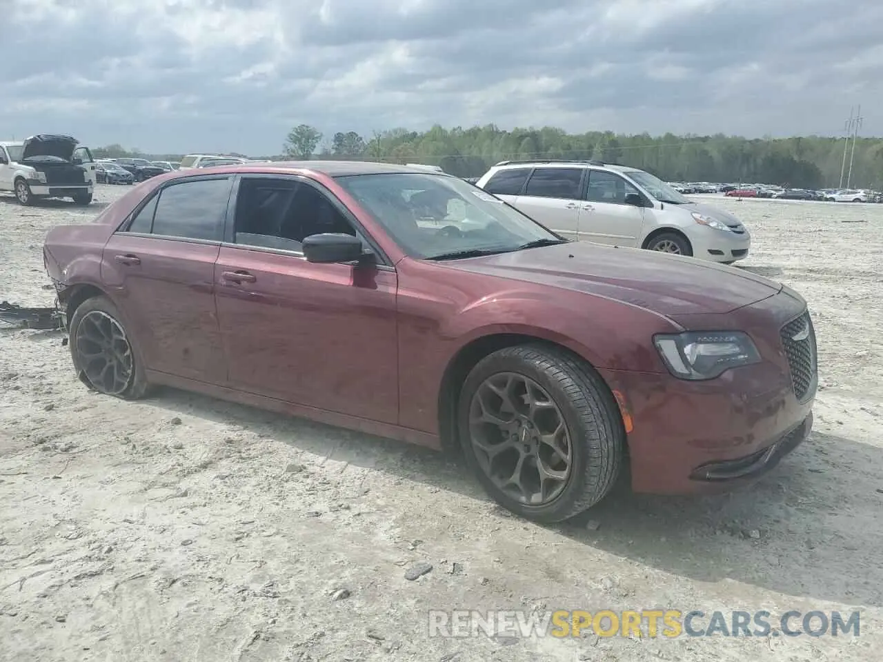 4 Photograph of a damaged car 2C3CCAAG0KH675923 CHRYSLER 300 2019
