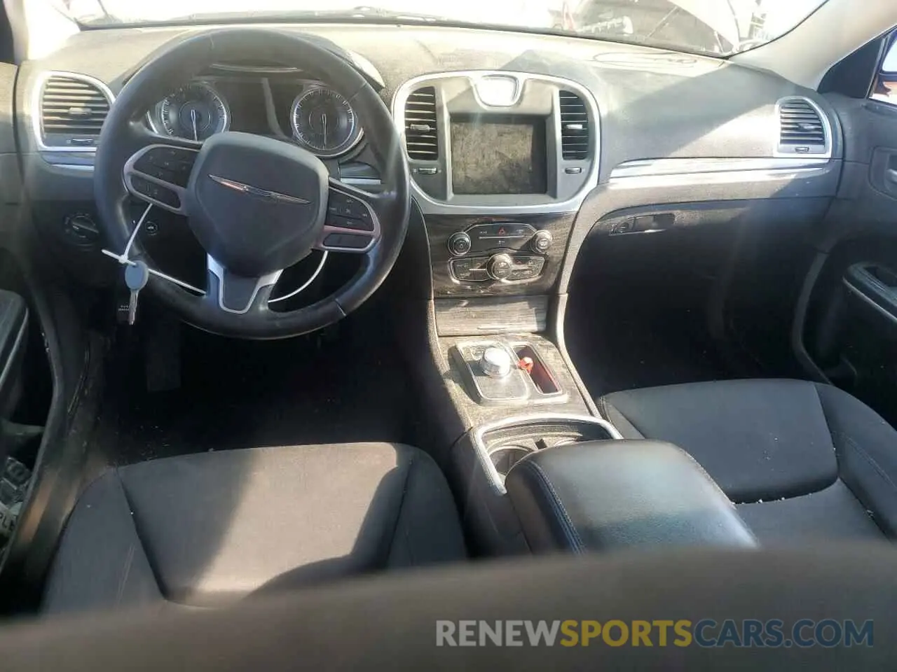 8 Photograph of a damaged car 2C3CCAAG0KH675923 CHRYSLER 300 2019