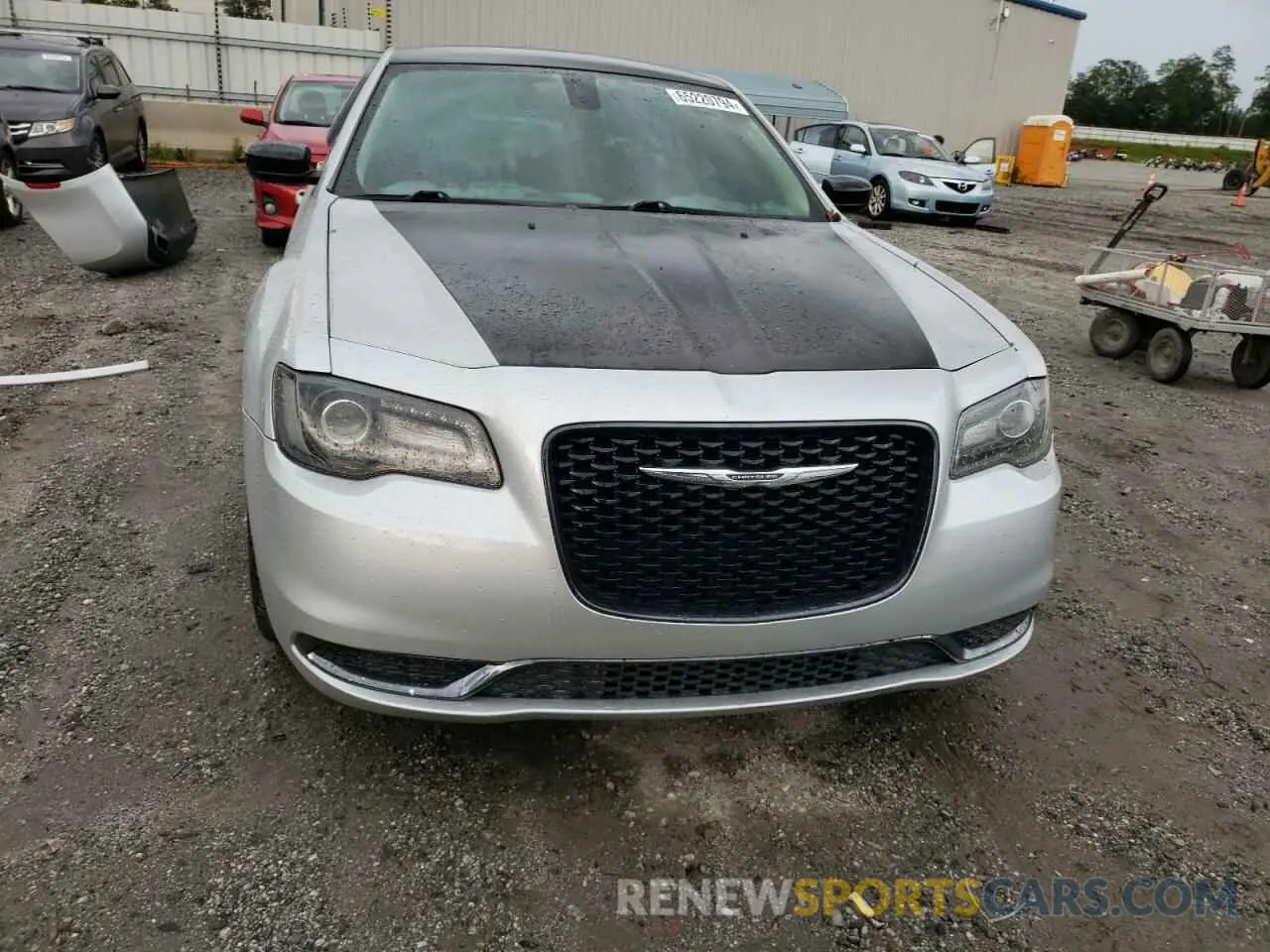 5 Photograph of a damaged car 2C3CCAAG0KH758672 CHRYSLER 300 2019