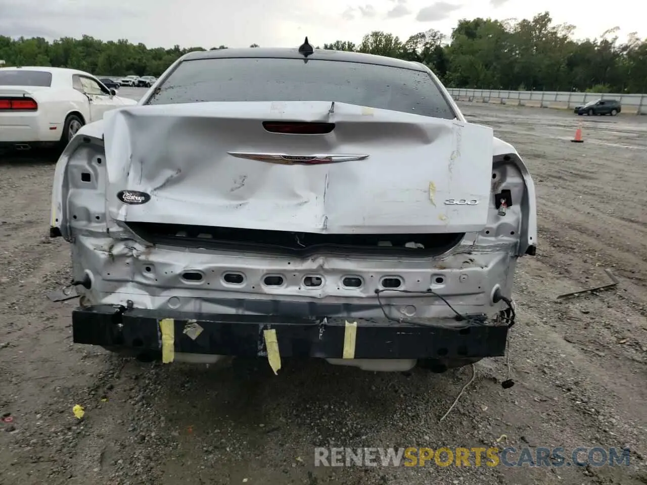 6 Photograph of a damaged car 2C3CCAAG0KH758672 CHRYSLER 300 2019