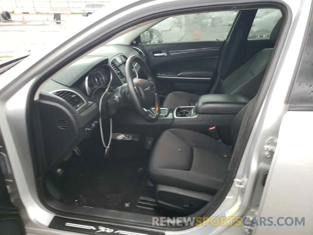 7 Photograph of a damaged car 2C3CCAAG0KH758672 CHRYSLER 300 2019