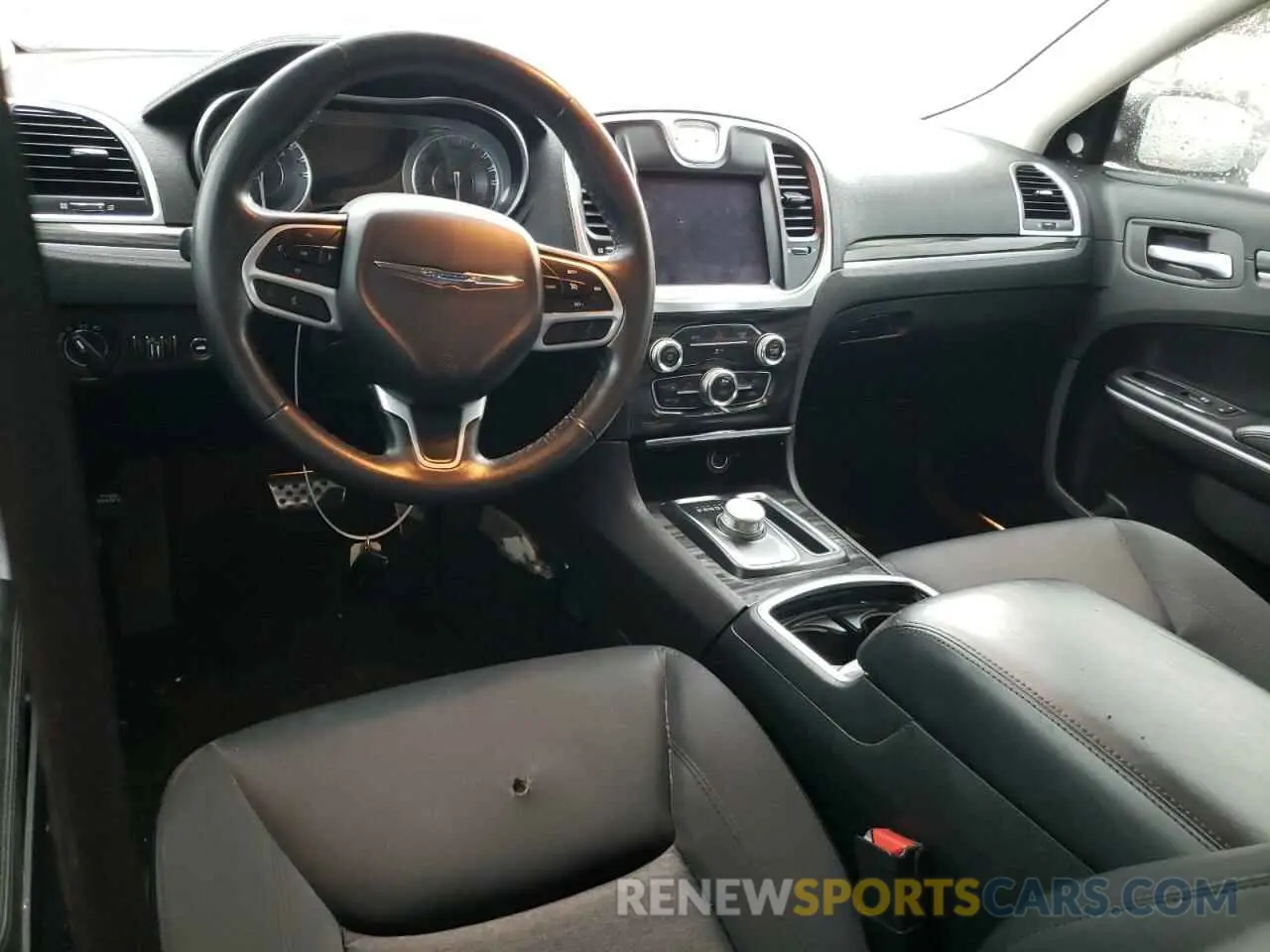 8 Photograph of a damaged car 2C3CCAAG0KH758672 CHRYSLER 300 2019