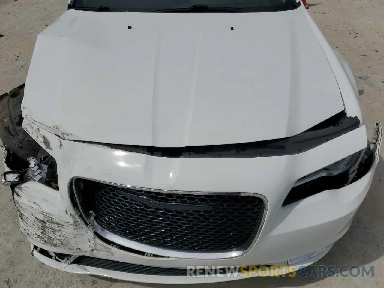 11 Photograph of a damaged car 2C3CCAAG1KH590282 CHRYSLER 300 2019