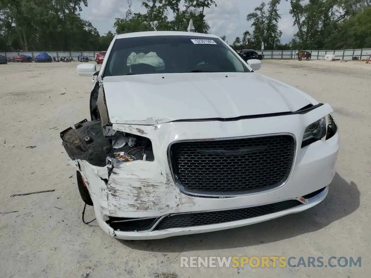 5 Photograph of a damaged car 2C3CCAAG1KH590282 CHRYSLER 300 2019