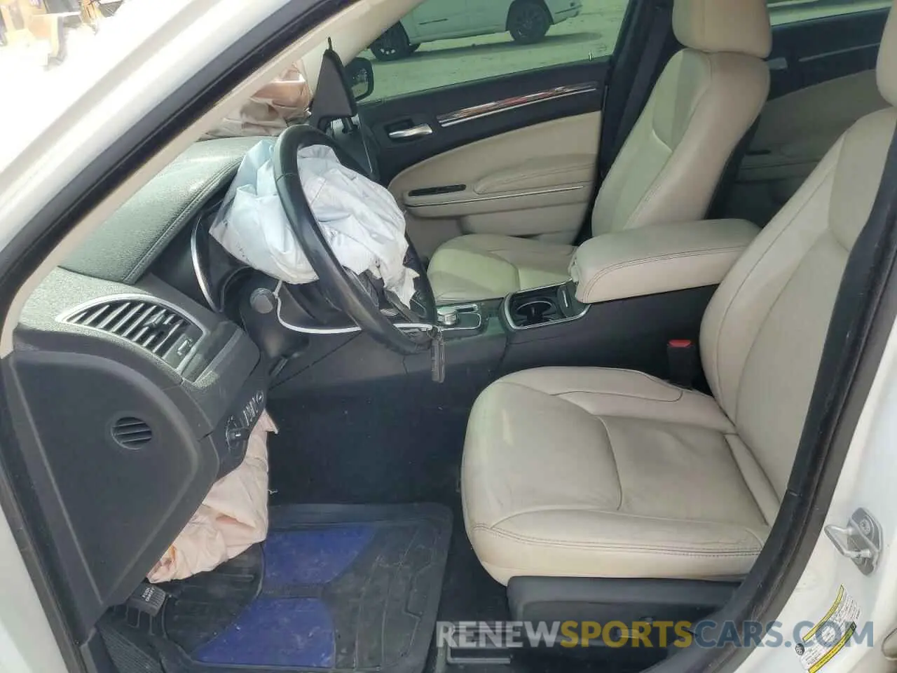 7 Photograph of a damaged car 2C3CCAAG1KH590282 CHRYSLER 300 2019