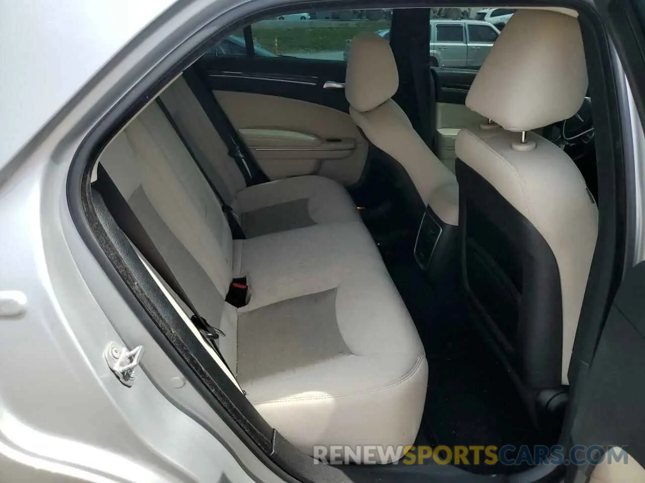 10 Photograph of a damaged car 2C3CCAAG1KH660363 CHRYSLER 300 2019