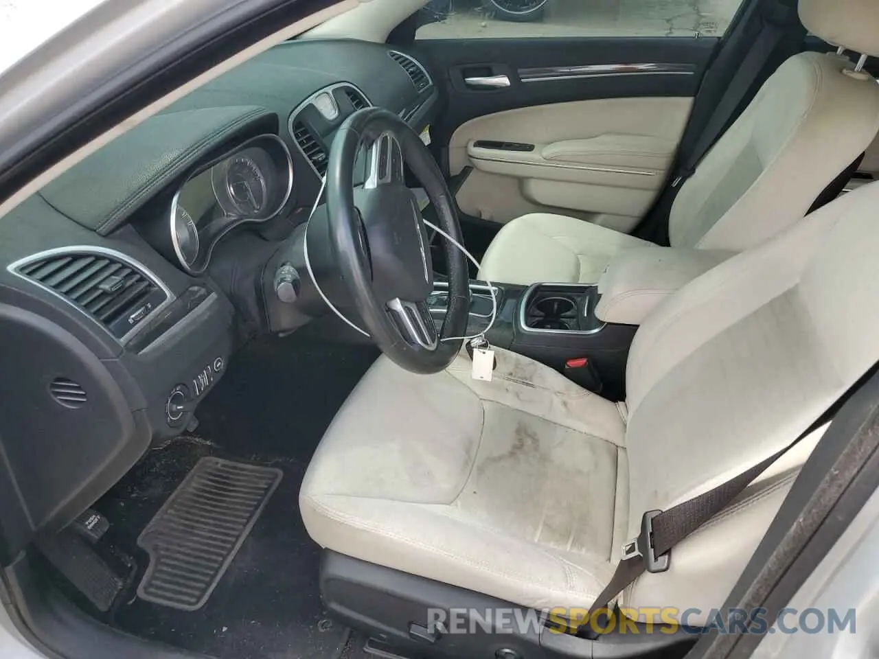 7 Photograph of a damaged car 2C3CCAAG1KH660363 CHRYSLER 300 2019