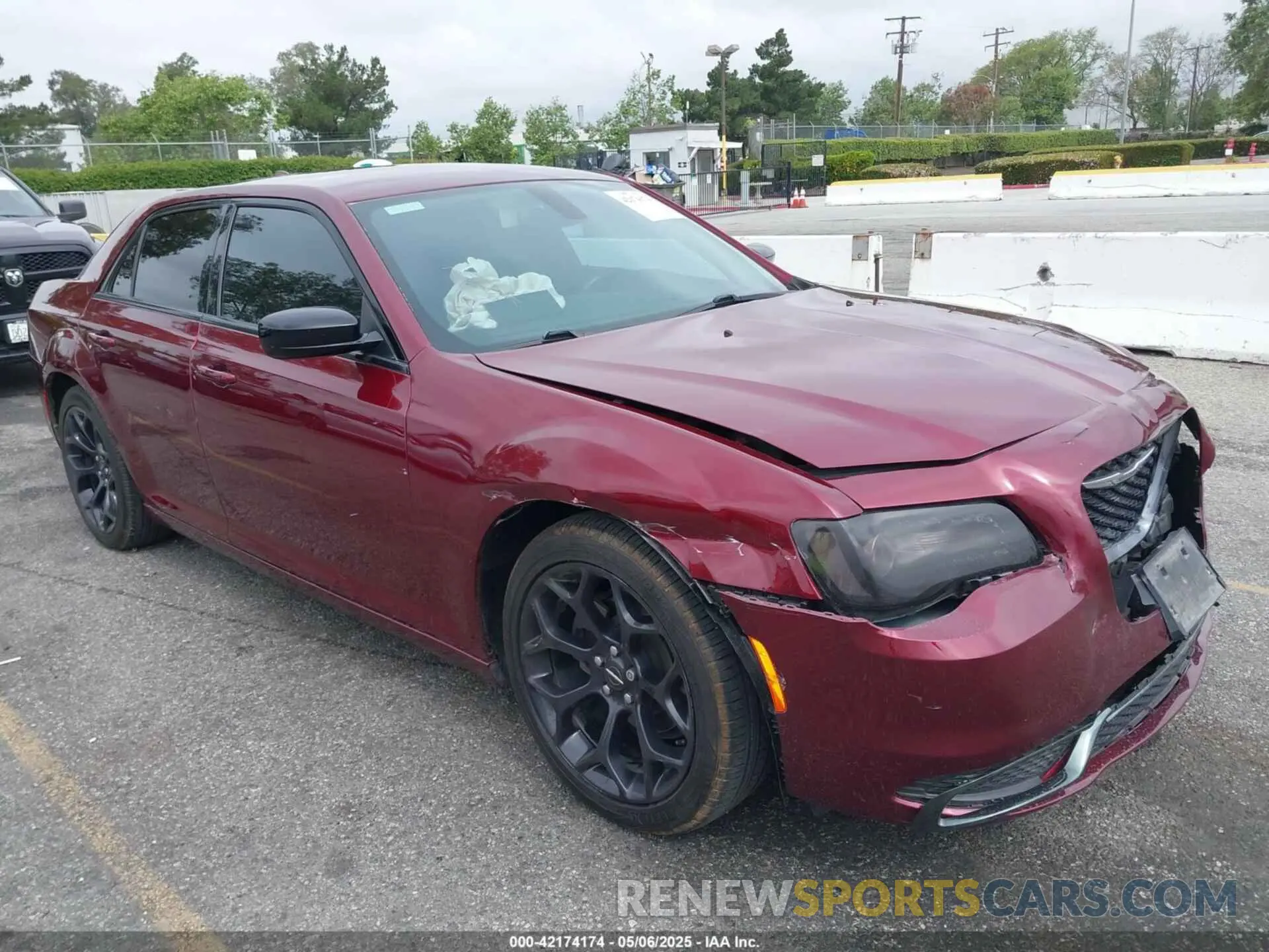 1 Photograph of a damaged car 2C3CCAAG2KH582515 CHRYSLER 300 2019