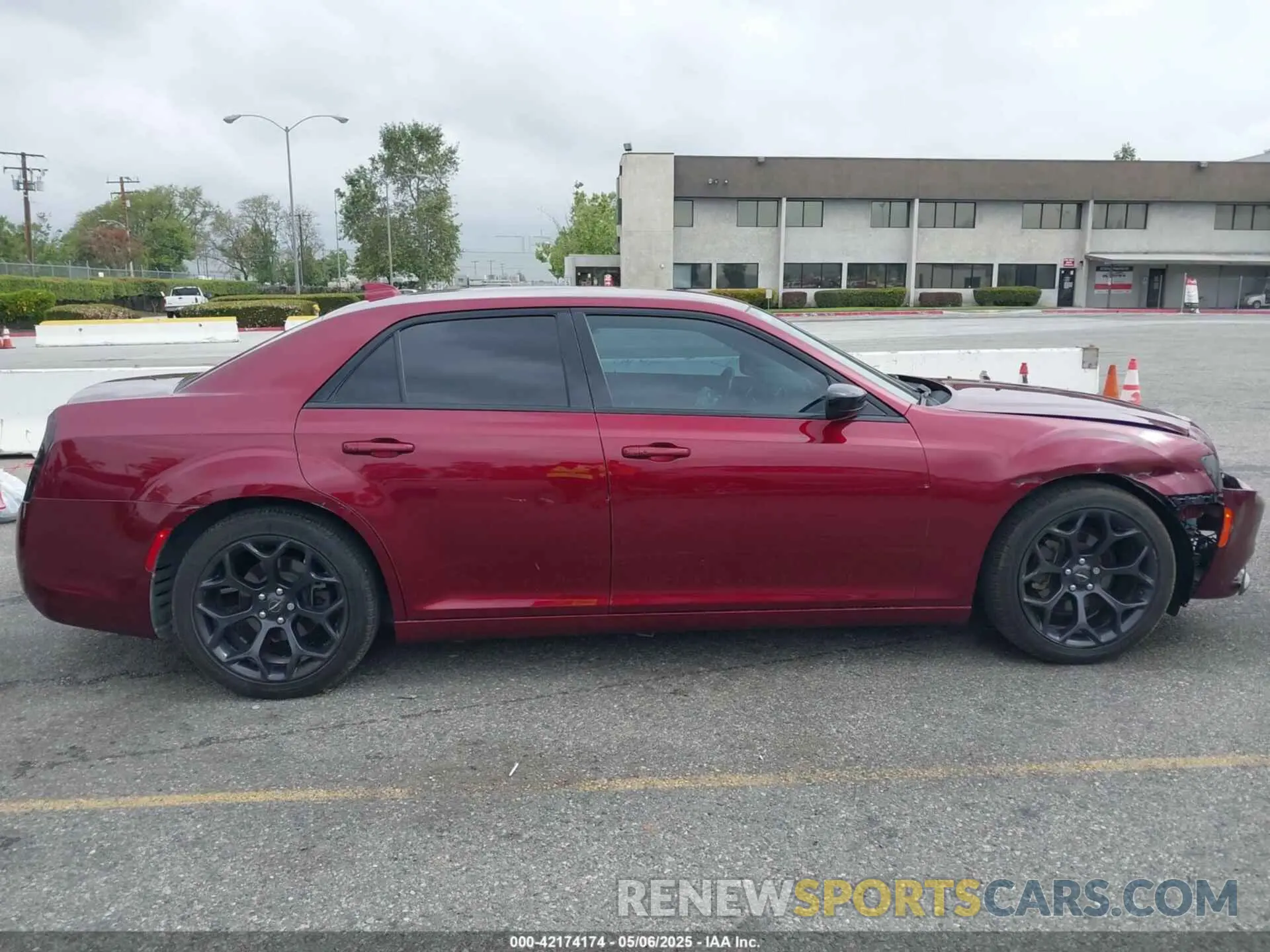 13 Photograph of a damaged car 2C3CCAAG2KH582515 CHRYSLER 300 2019