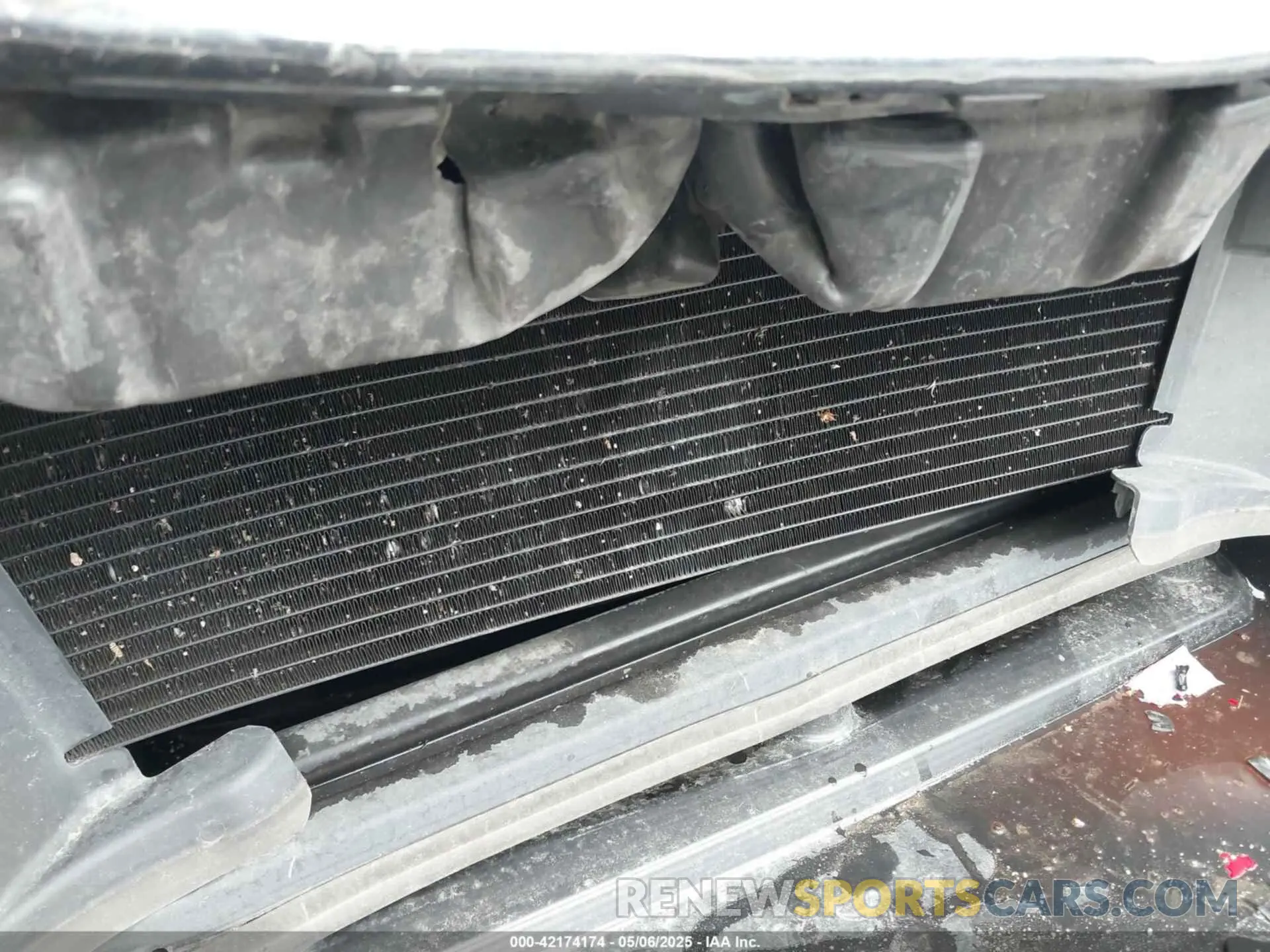 17 Photograph of a damaged car 2C3CCAAG2KH582515 CHRYSLER 300 2019