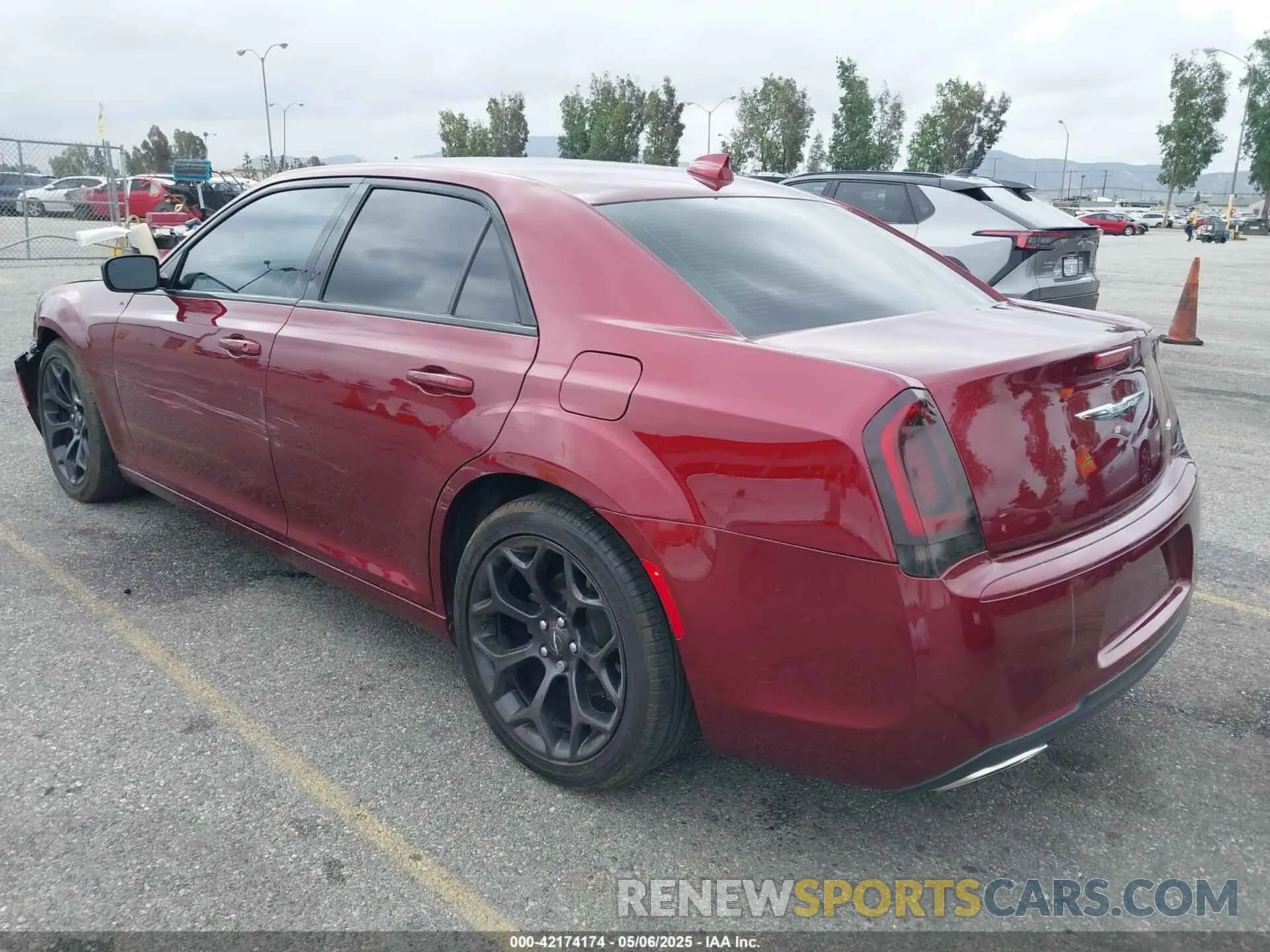 3 Photograph of a damaged car 2C3CCAAG2KH582515 CHRYSLER 300 2019