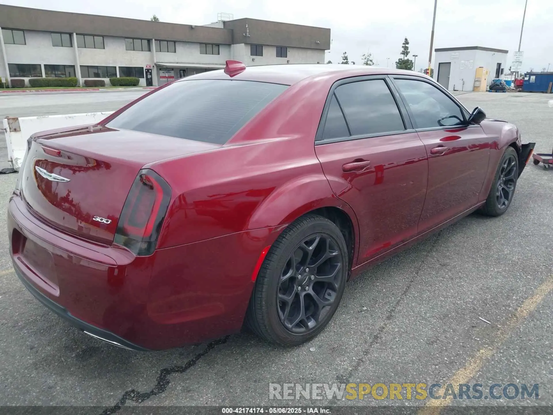 4 Photograph of a damaged car 2C3CCAAG2KH582515 CHRYSLER 300 2019