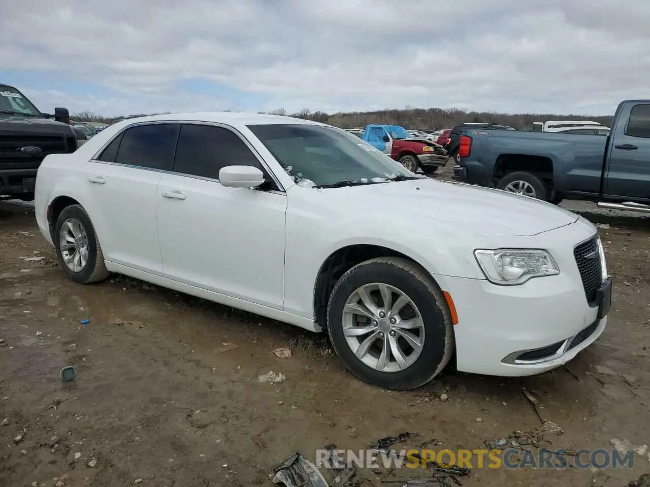4 Photograph of a damaged car 2C3CCAAG2KH648299 CHRYSLER 300 2019