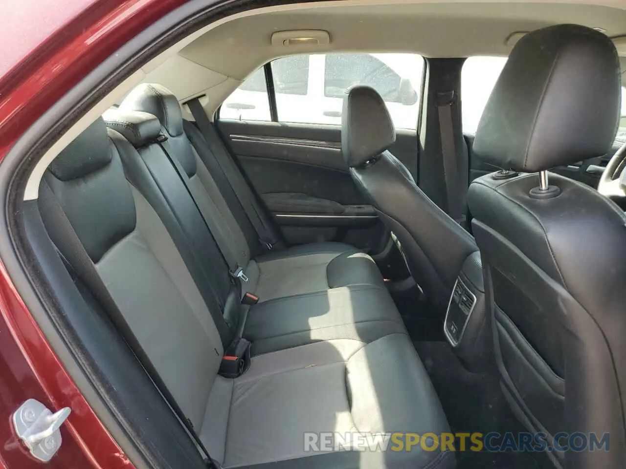 10 Photograph of a damaged car 2C3CCAAG3KH582510 CHRYSLER 300 2019