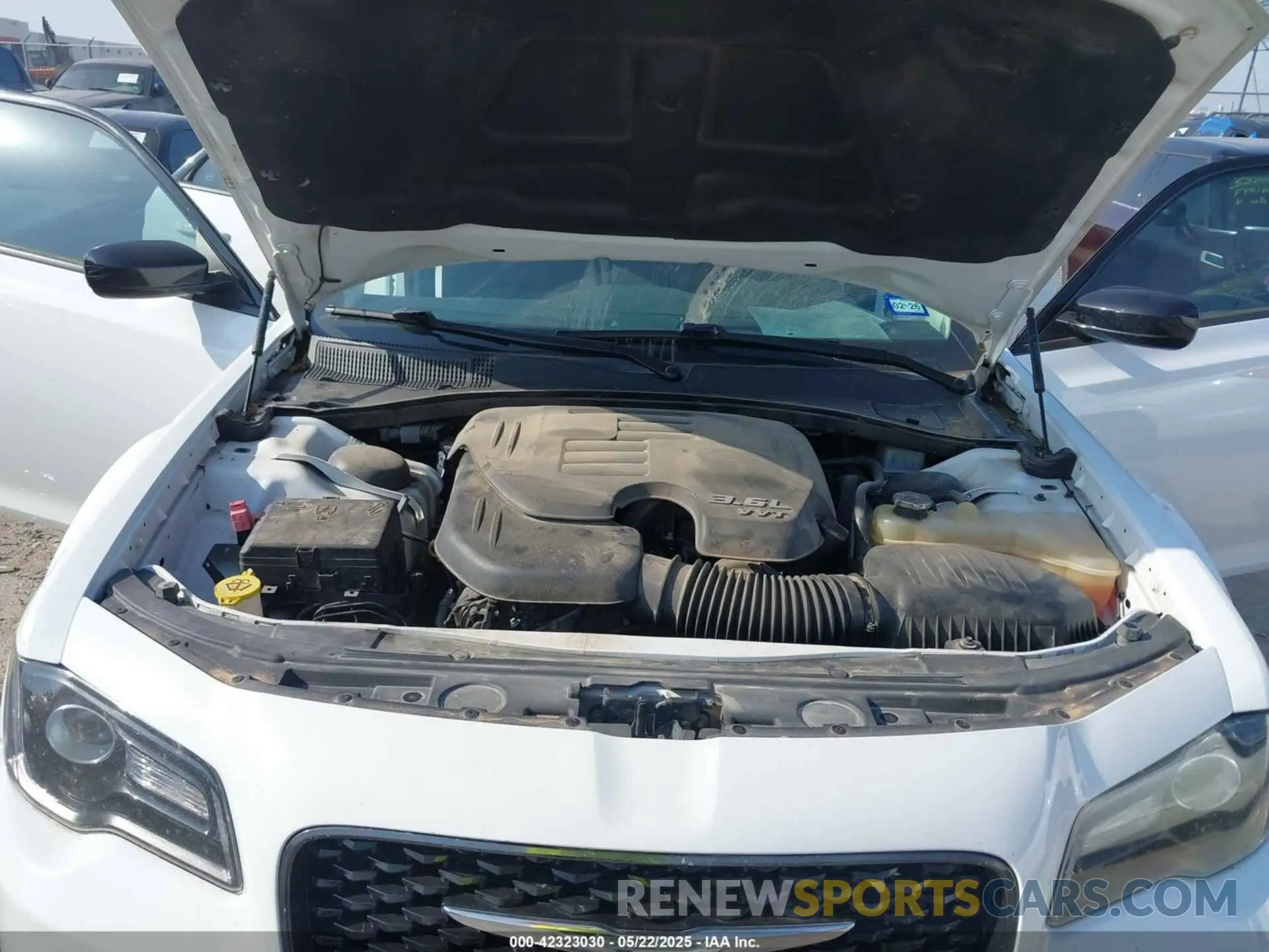 10 Photograph of a damaged car 2C3CCAAG3KH589876 CHRYSLER 300 2019