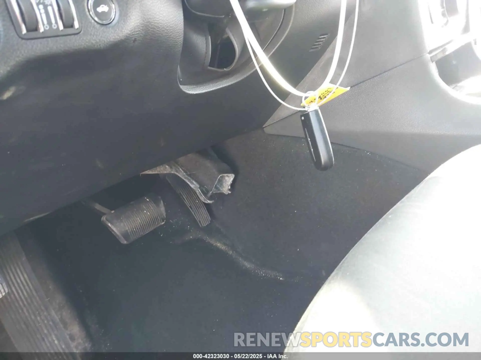 11 Photograph of a damaged car 2C3CCAAG3KH589876 CHRYSLER 300 2019
