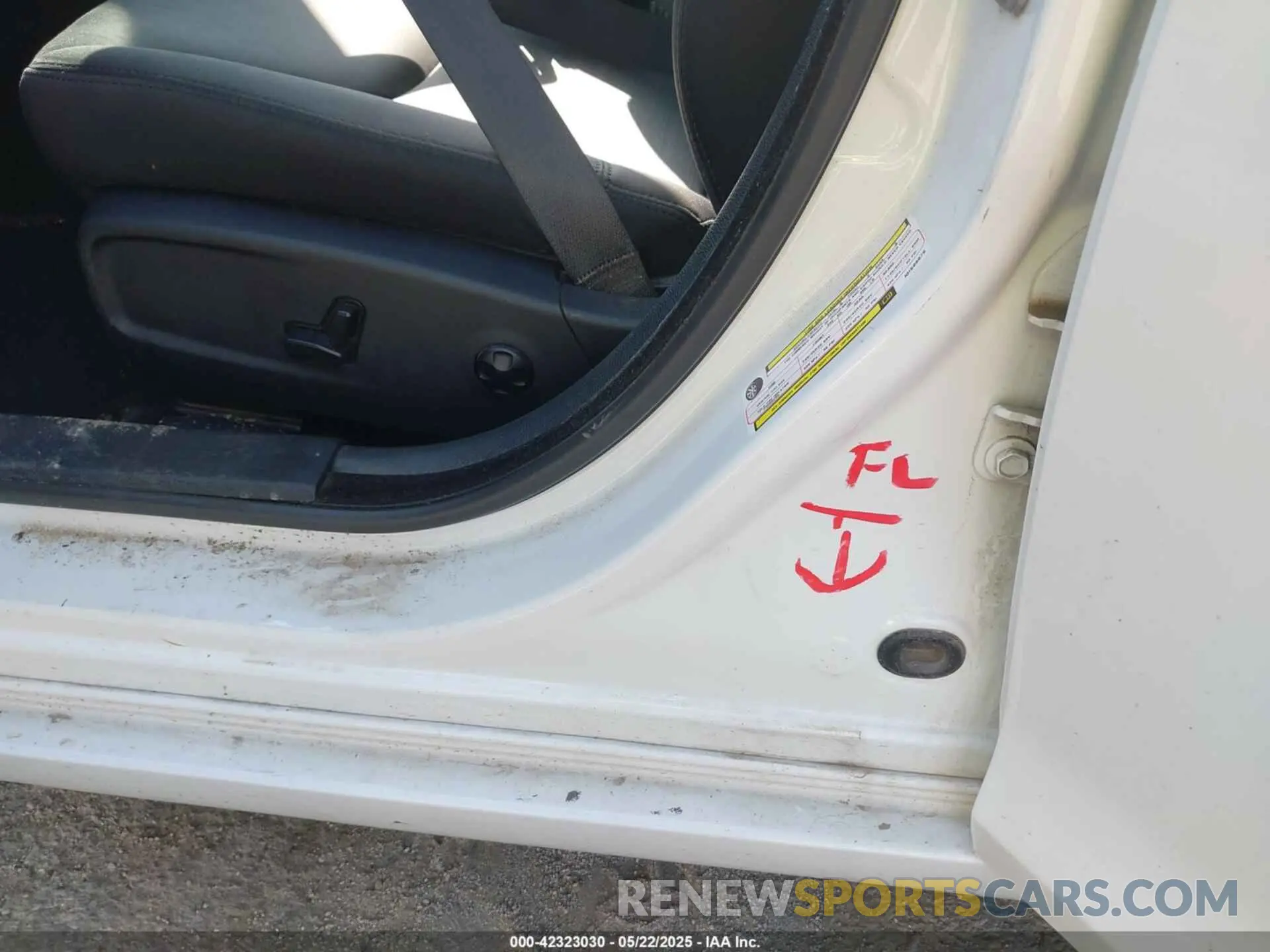 6 Photograph of a damaged car 2C3CCAAG3KH589876 CHRYSLER 300 2019