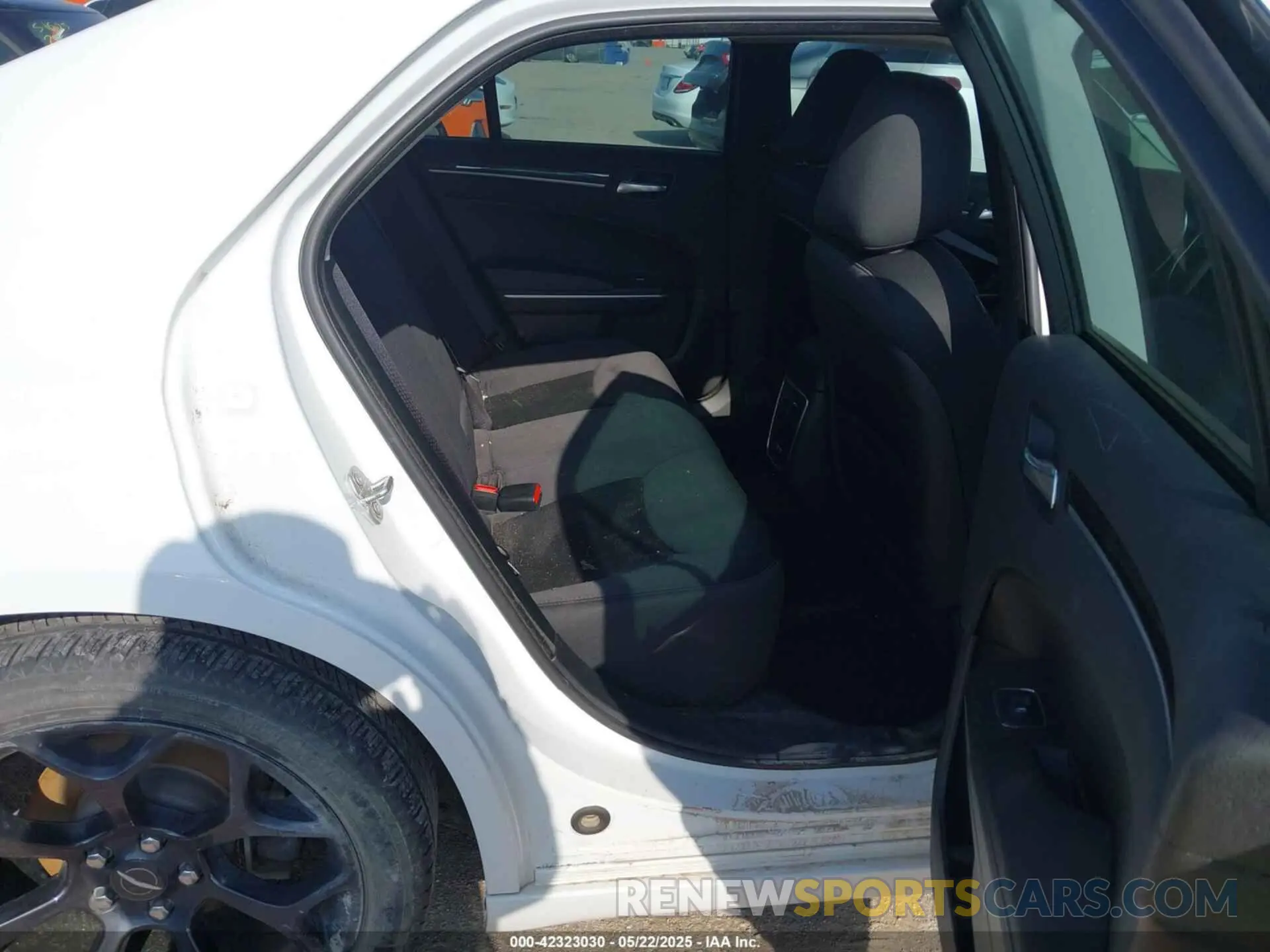8 Photograph of a damaged car 2C3CCAAG3KH589876 CHRYSLER 300 2019