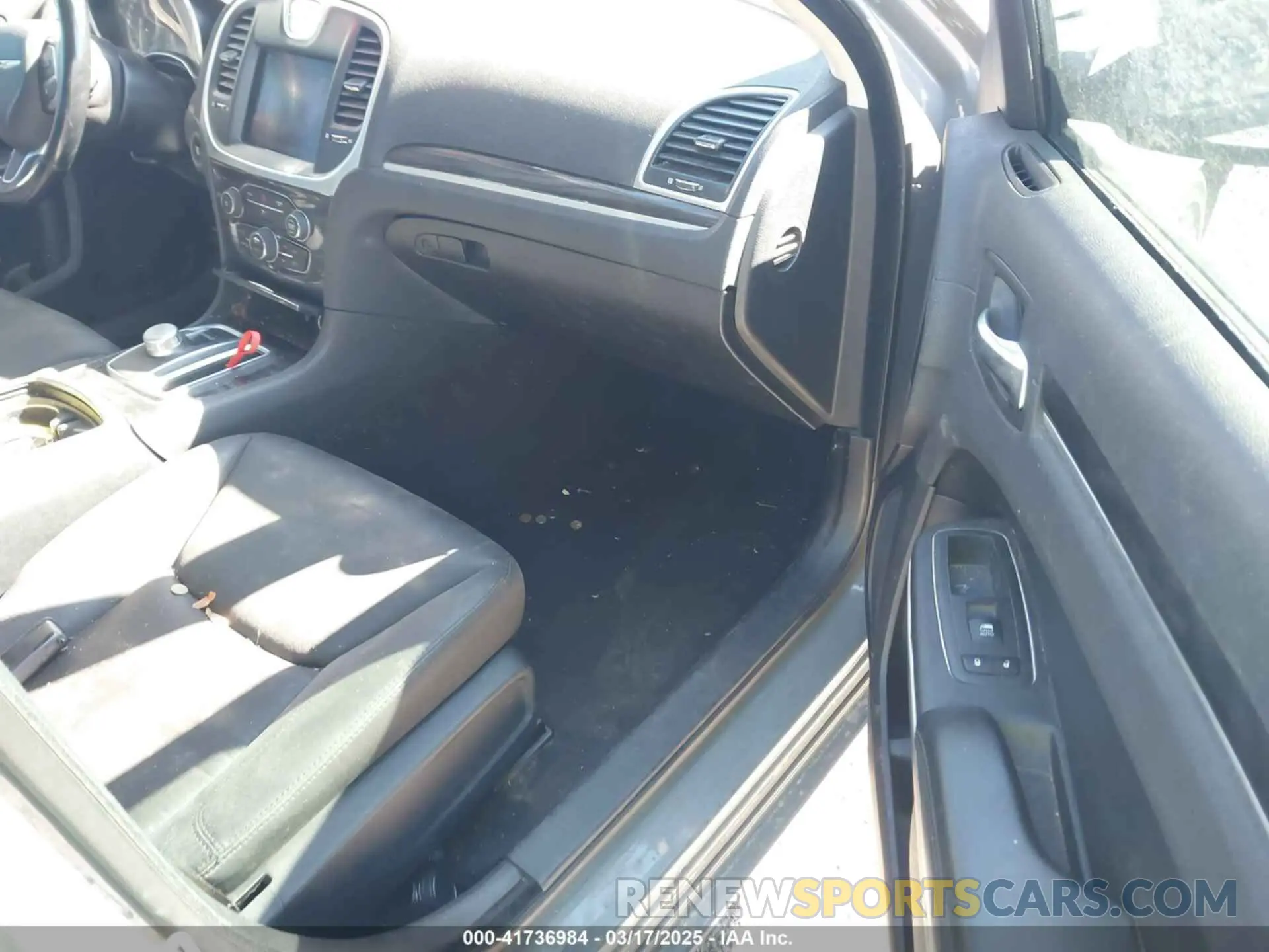 5 Photograph of a damaged car 2C3CCAAG3KH671588 CHRYSLER 300 2019