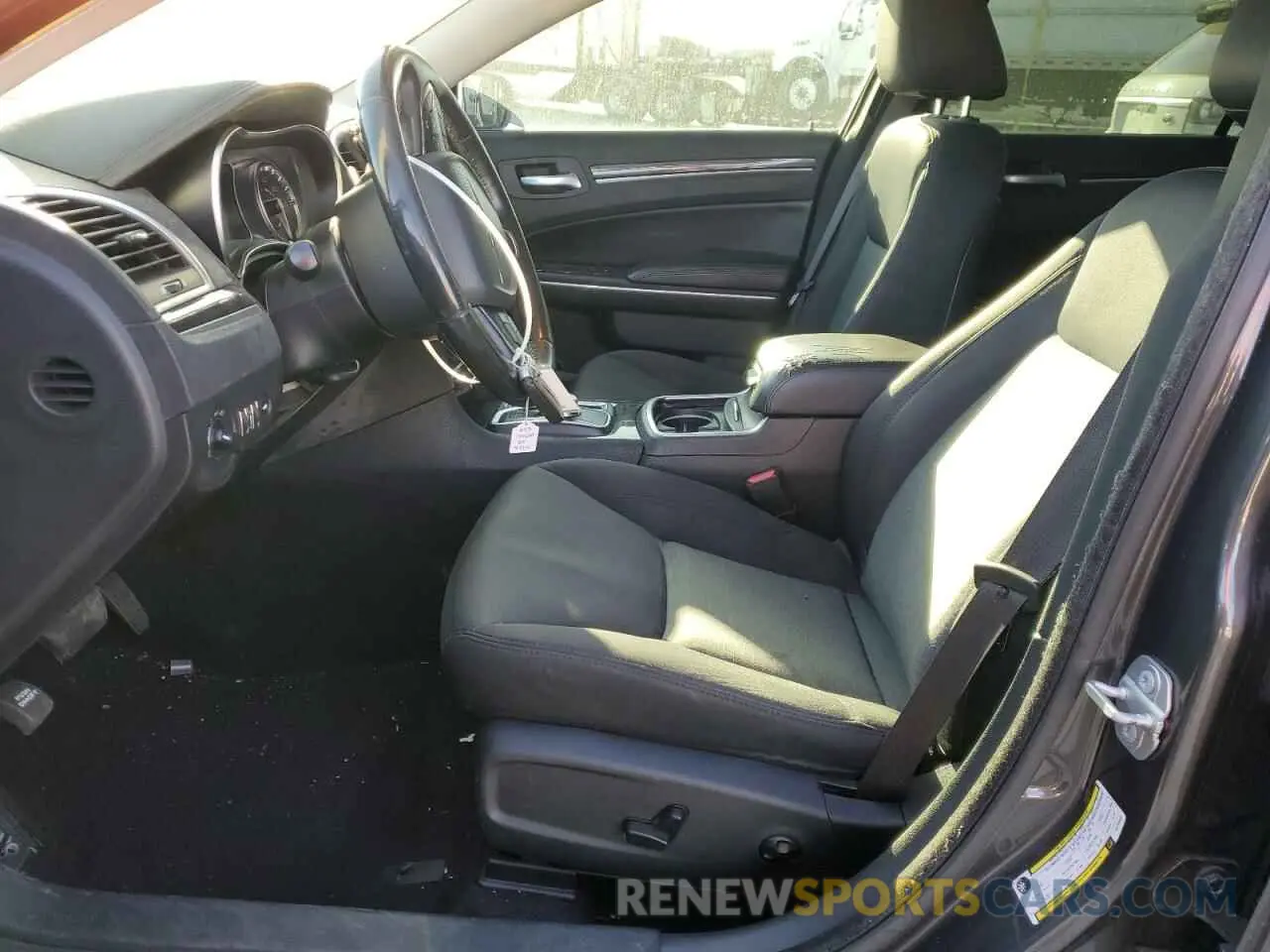 7 Photograph of a damaged car 2C3CCAAG3KH739291 CHRYSLER 300 2019