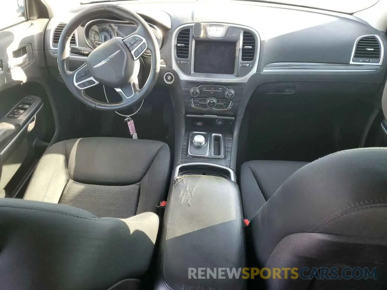 8 Photograph of a damaged car 2C3CCAAG3KH739291 CHRYSLER 300 2019