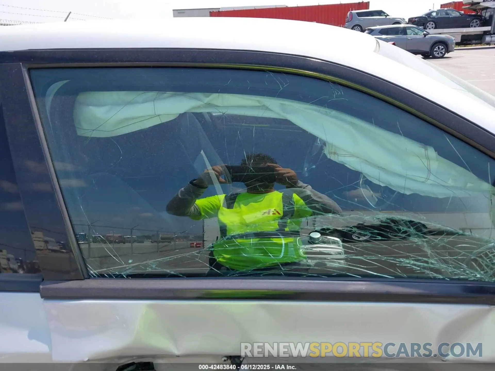 18 Photograph of a damaged car 2C3CCAAG4KH648286 CHRYSLER 300 2019