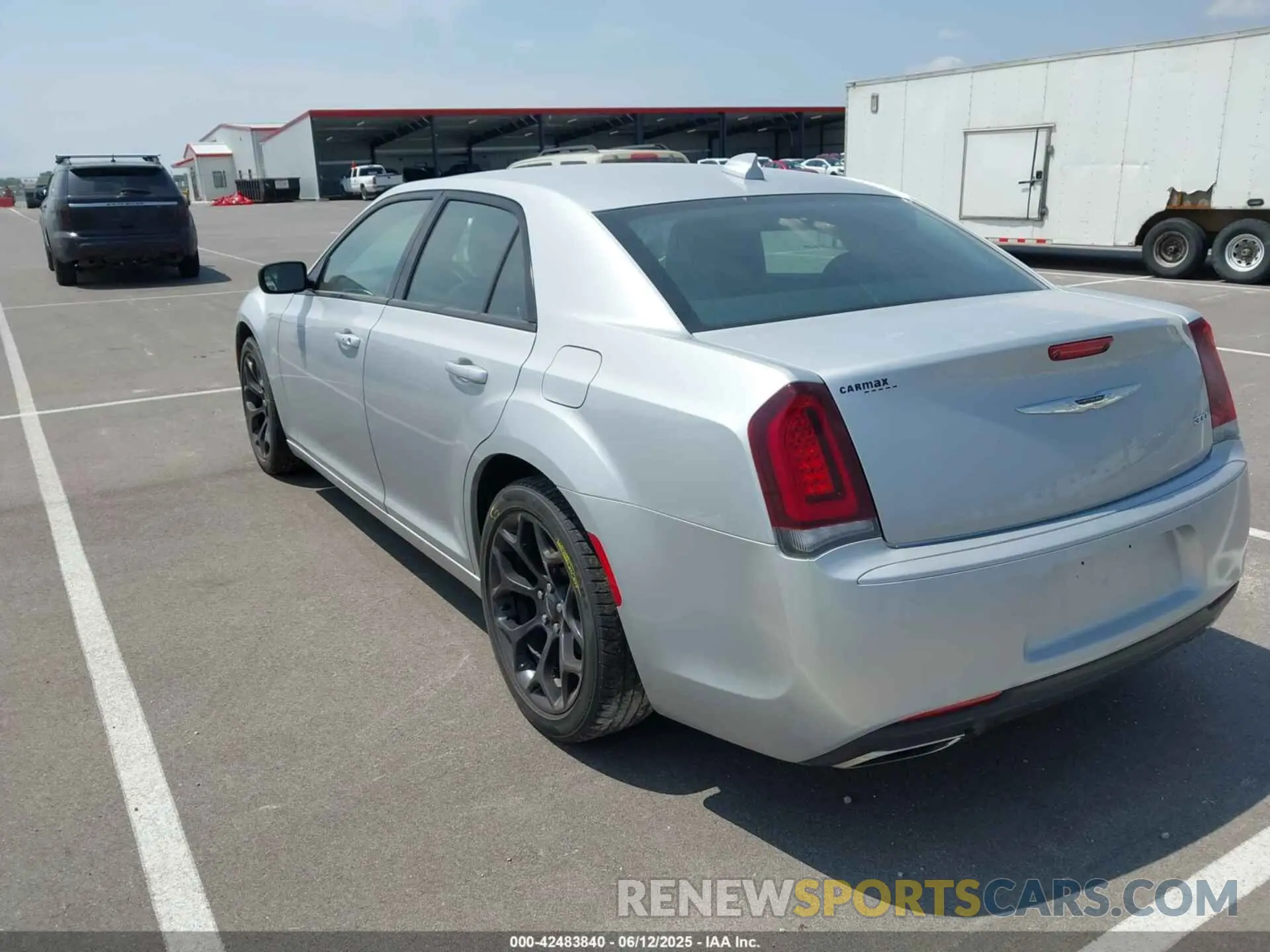 3 Photograph of a damaged car 2C3CCAAG4KH648286 CHRYSLER 300 2019