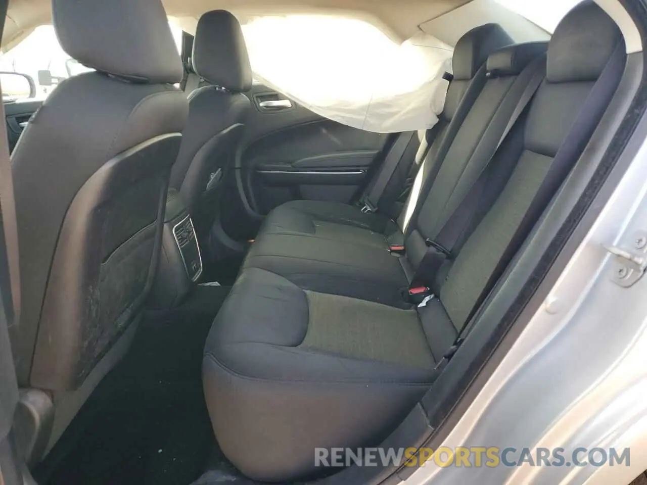 11 Photograph of a damaged car 2C3CCAAG4KH729031 CHRYSLER 300 2019