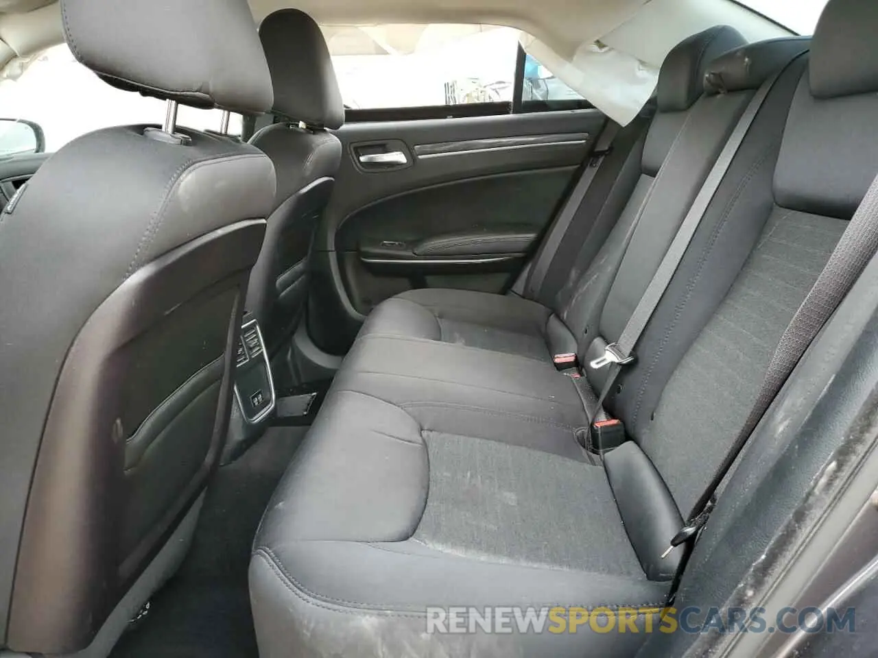 10 Photograph of a damaged car 2C3CCAAG4KH745939 CHRYSLER 300 2019