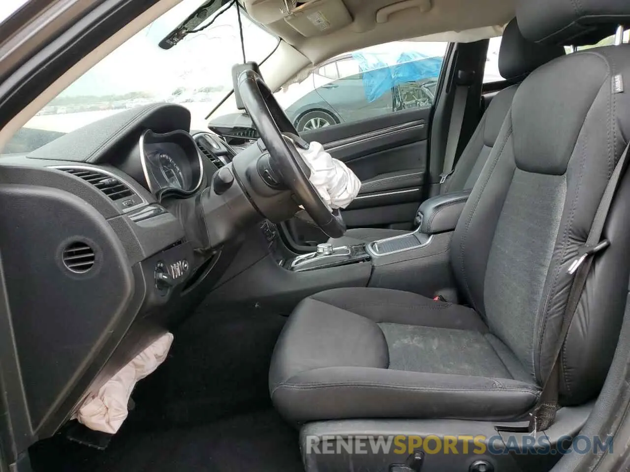 7 Photograph of a damaged car 2C3CCAAG4KH745939 CHRYSLER 300 2019