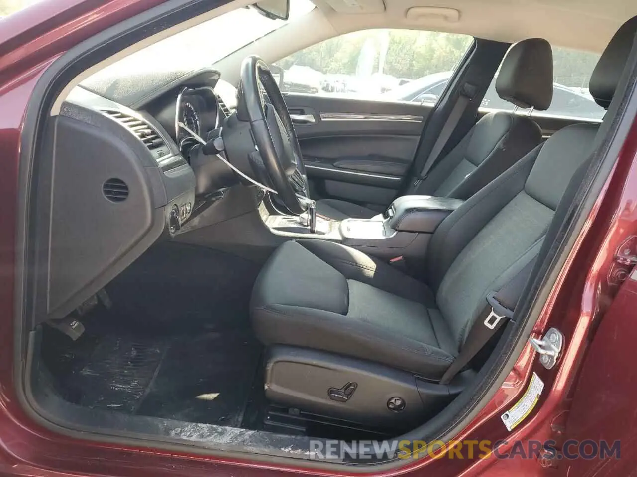 7 Photograph of a damaged car 2C3CCAAG5KH747277 CHRYSLER 300 2019