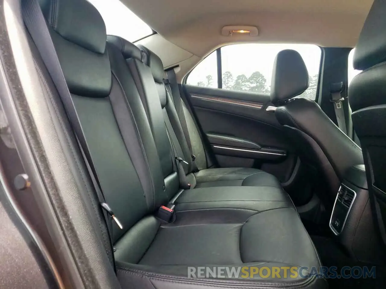 10 Photograph of a damaged car 2C3CCAAG5KH755816 CHRYSLER 300 2019