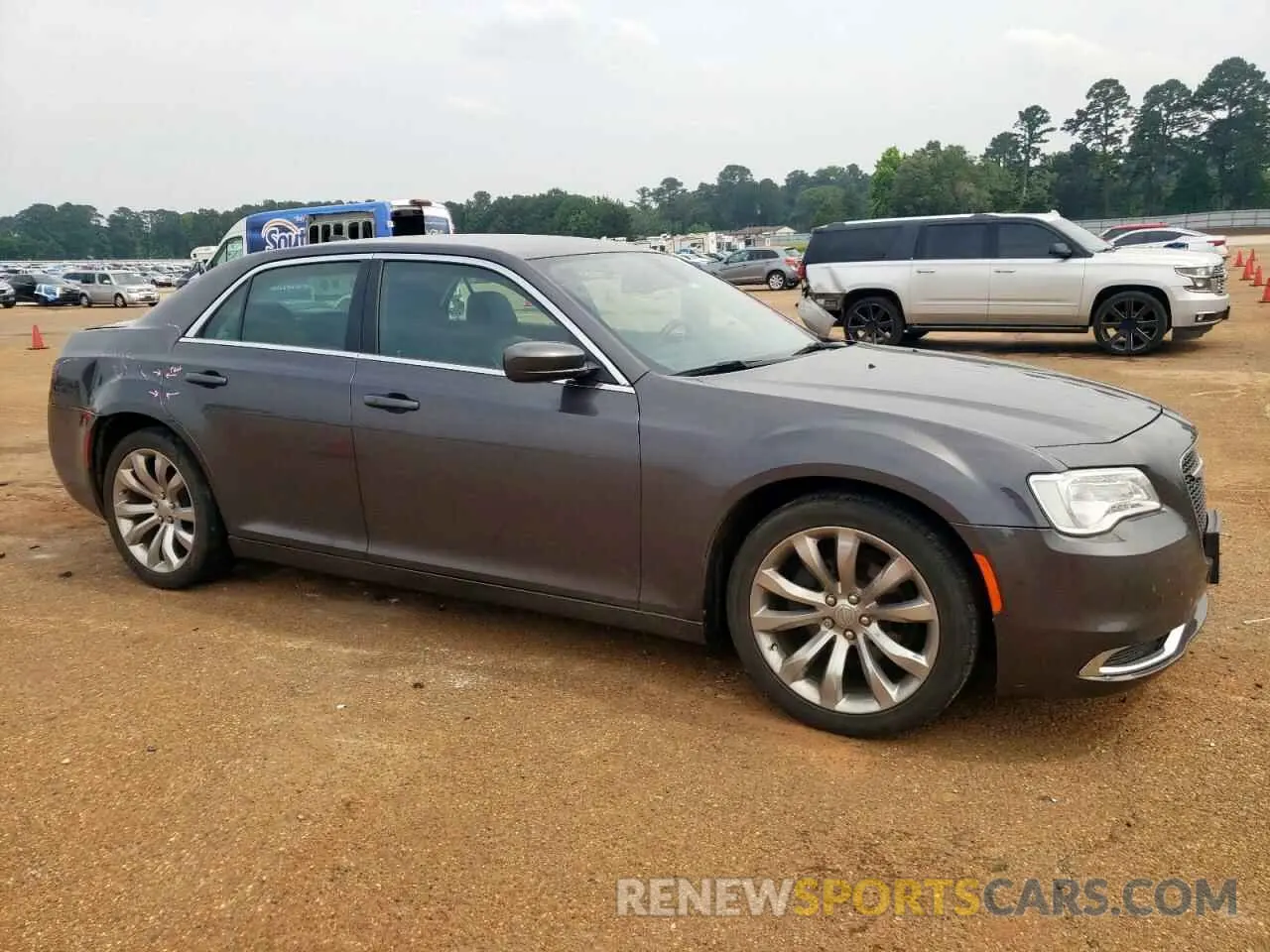 4 Photograph of a damaged car 2C3CCAAG5KH755816 CHRYSLER 300 2019