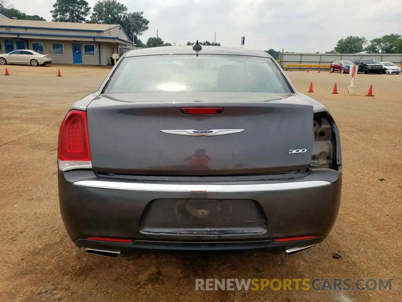 6 Photograph of a damaged car 2C3CCAAG5KH755816 CHRYSLER 300 2019