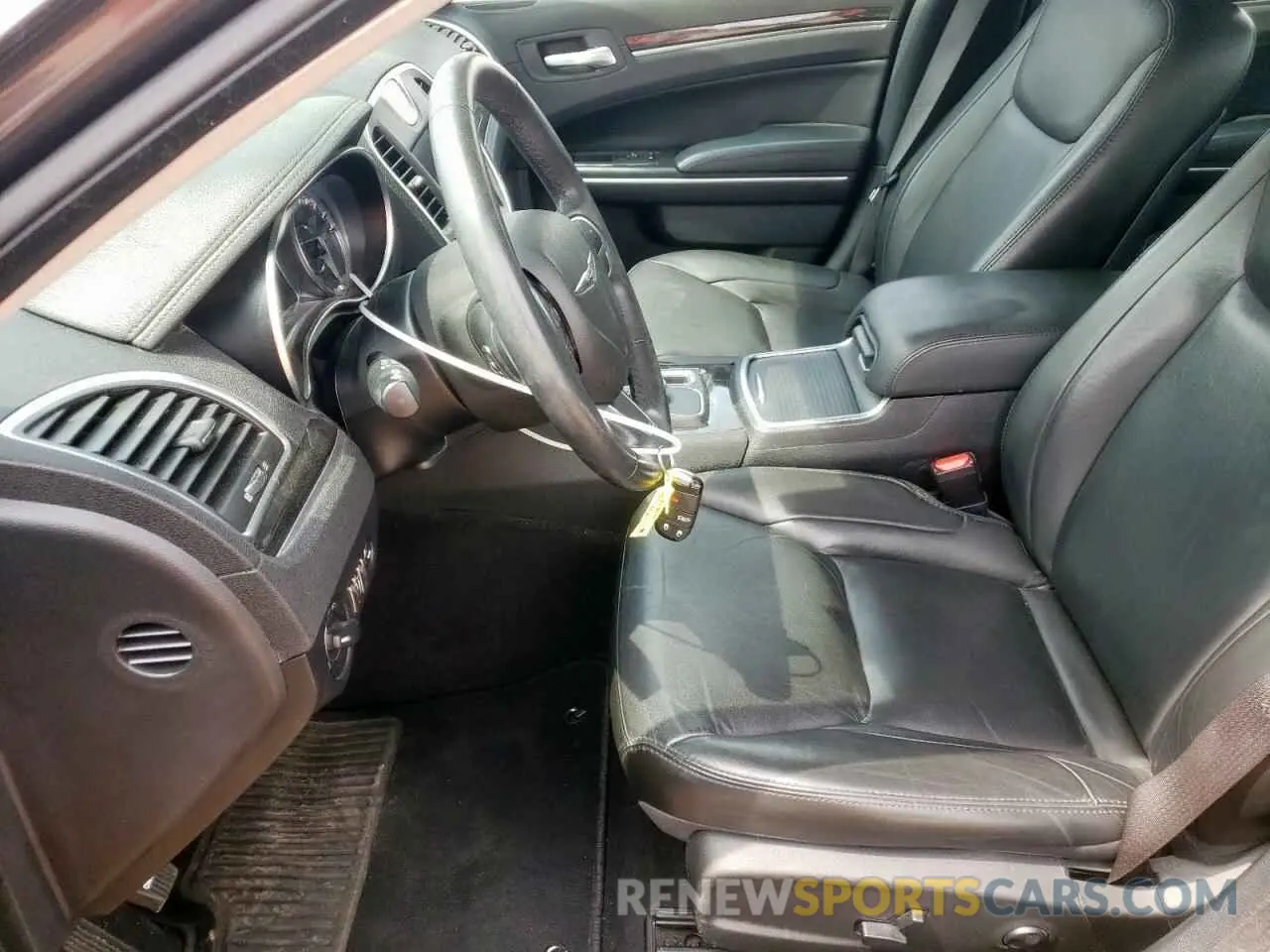 7 Photograph of a damaged car 2C3CCAAG5KH755816 CHRYSLER 300 2019
