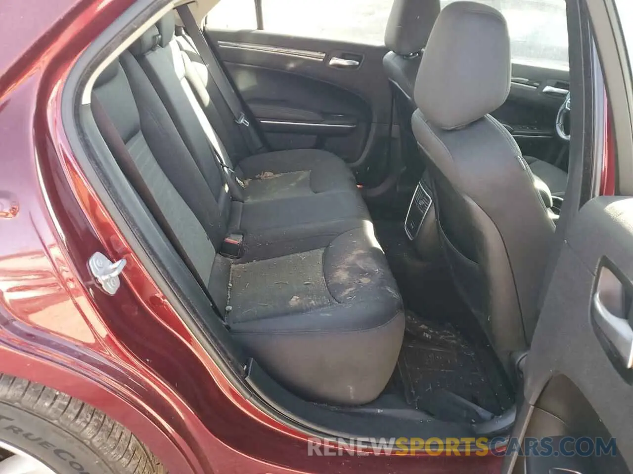 10 Photograph of a damaged car 2C3CCAAG6KH601731 CHRYSLER 300 2019