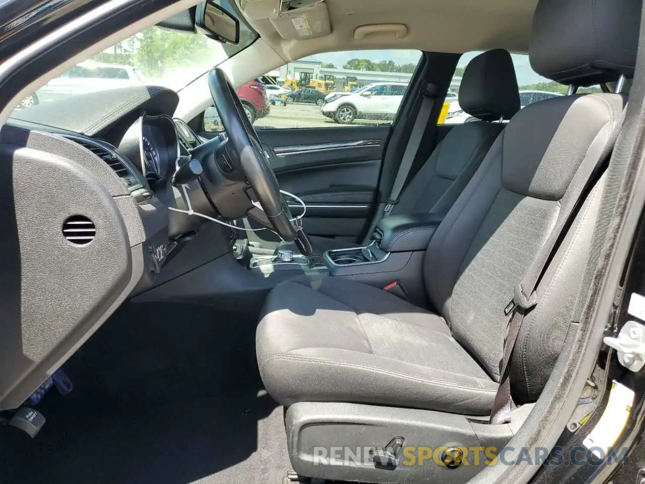 7 Photograph of a damaged car 2C3CCAAG6KH613488 CHRYSLER 300 2019
