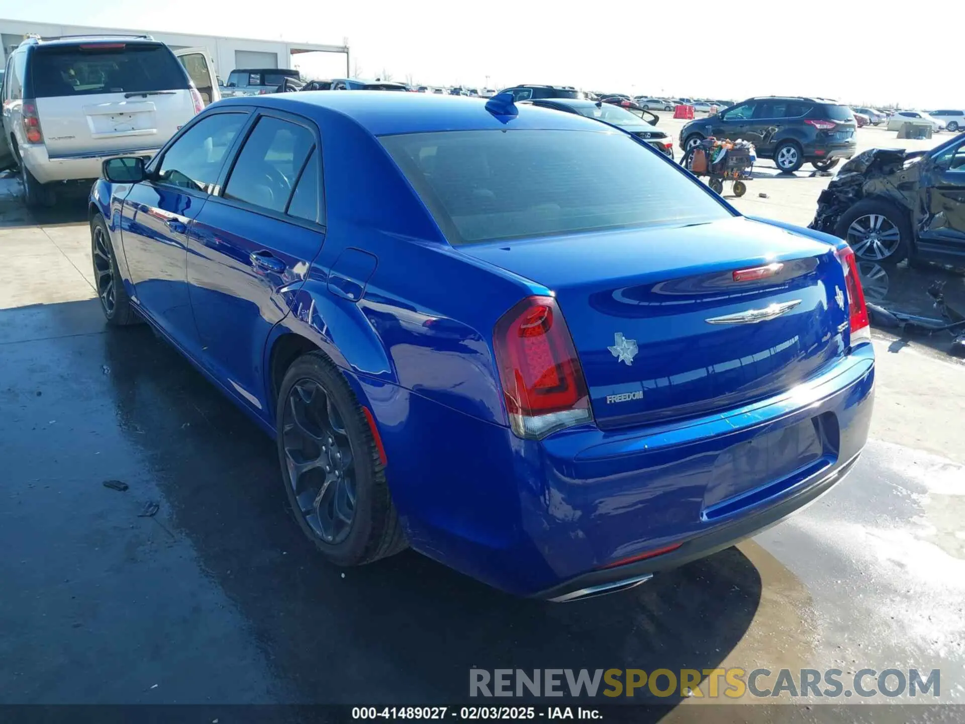 3 Photograph of a damaged car 2C3CCAAG6KH722579 CHRYSLER 300 2019
