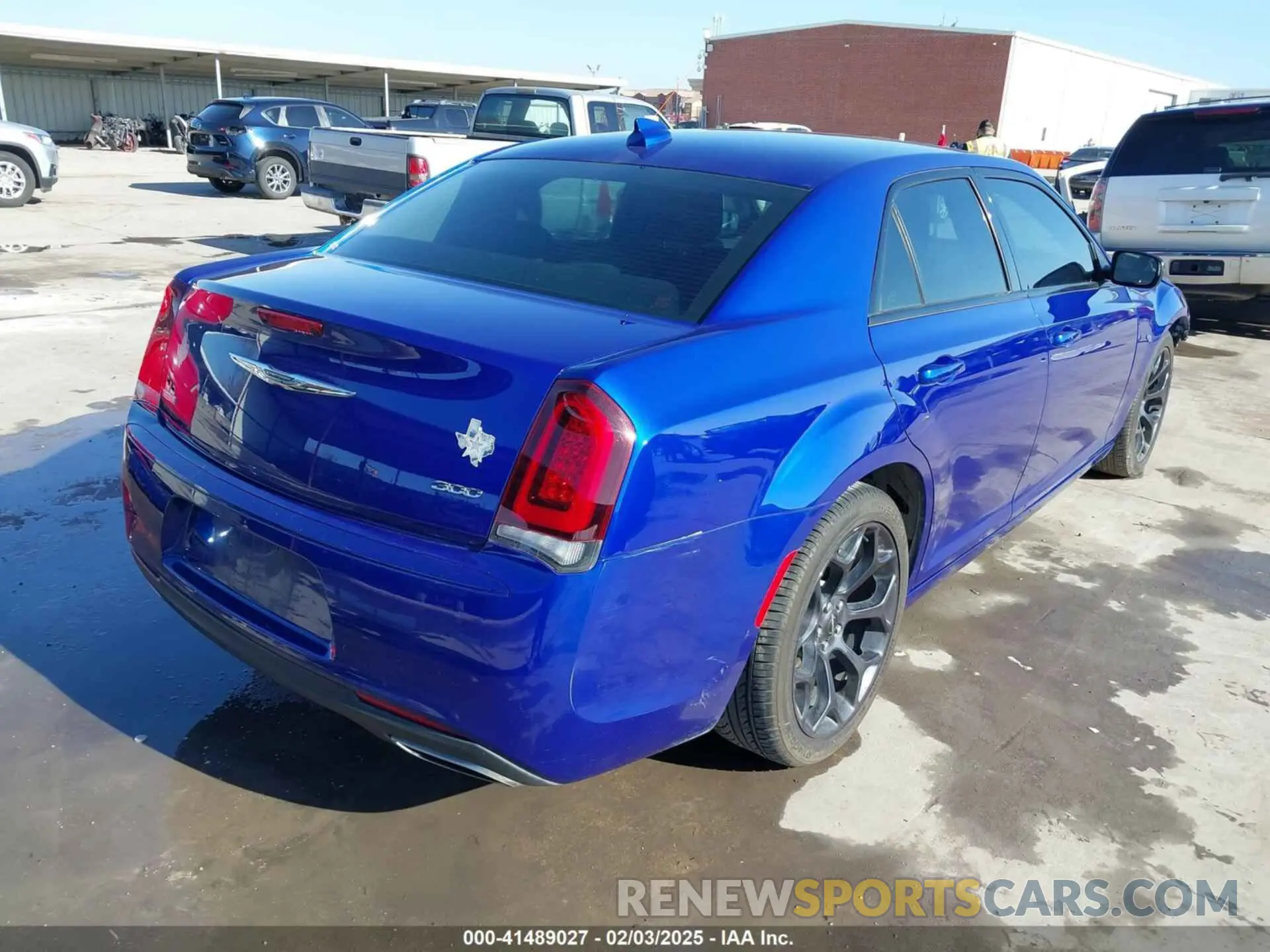 4 Photograph of a damaged car 2C3CCAAG6KH722579 CHRYSLER 300 2019