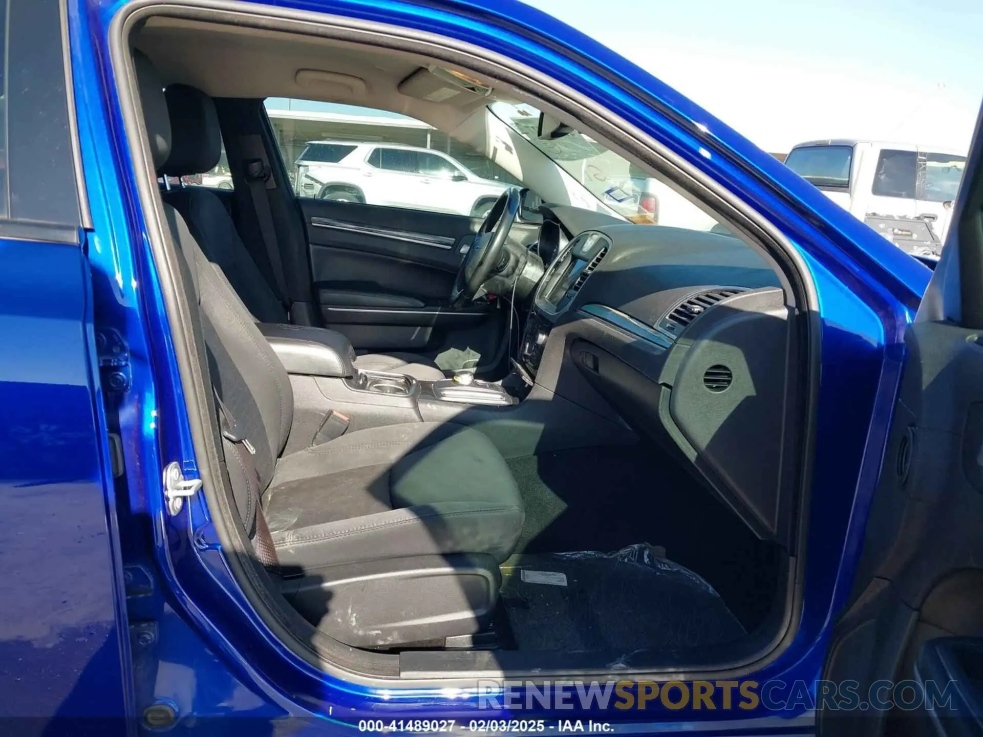 5 Photograph of a damaged car 2C3CCAAG6KH722579 CHRYSLER 300 2019