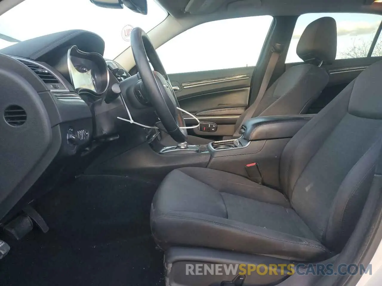 7 Photograph of a damaged car 2C3CCAAG6KH755579 CHRYSLER 300 2019
