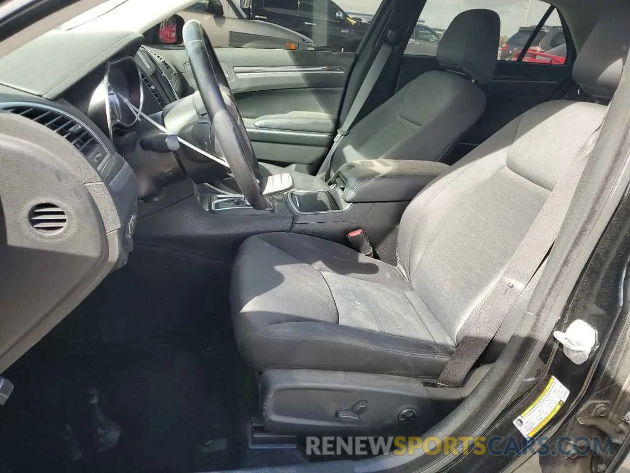 7 Photograph of a damaged car 2C3CCAAG6KH755596 CHRYSLER 300 2019