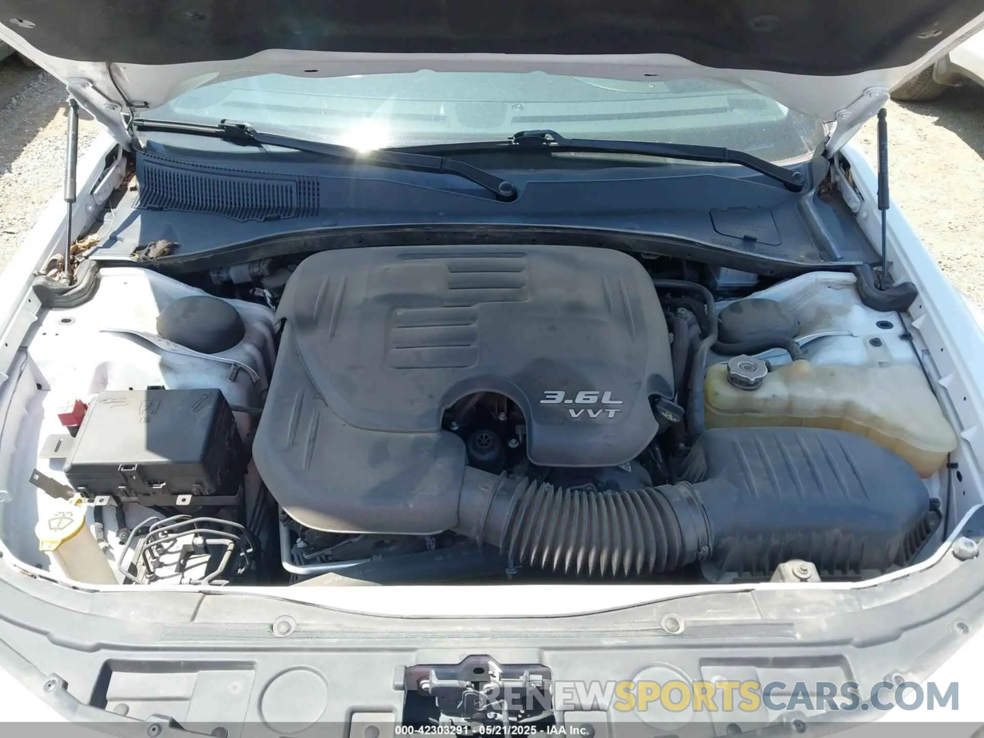 10 Photograph of a damaged car 2C3CCAAG7KH590111 CHRYSLER 300 2019