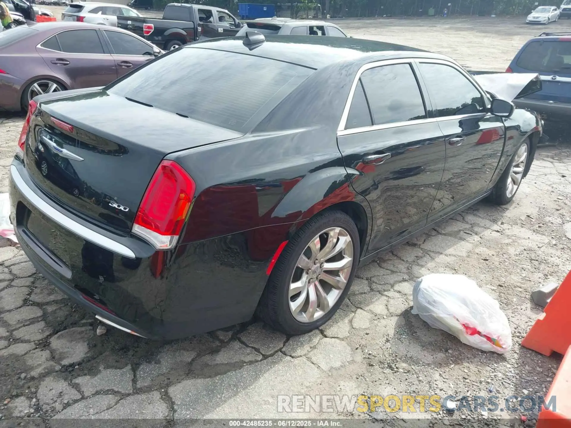 4 Photograph of a damaged car 2C3CCAAG7KH612320 CHRYSLER 300 2019