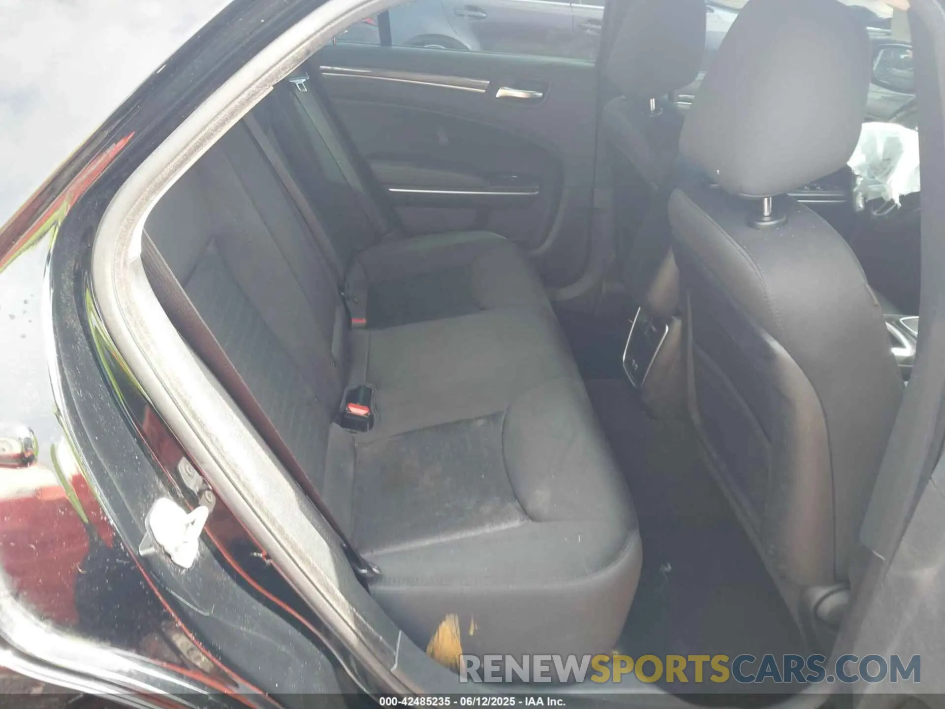 8 Photograph of a damaged car 2C3CCAAG7KH612320 CHRYSLER 300 2019
