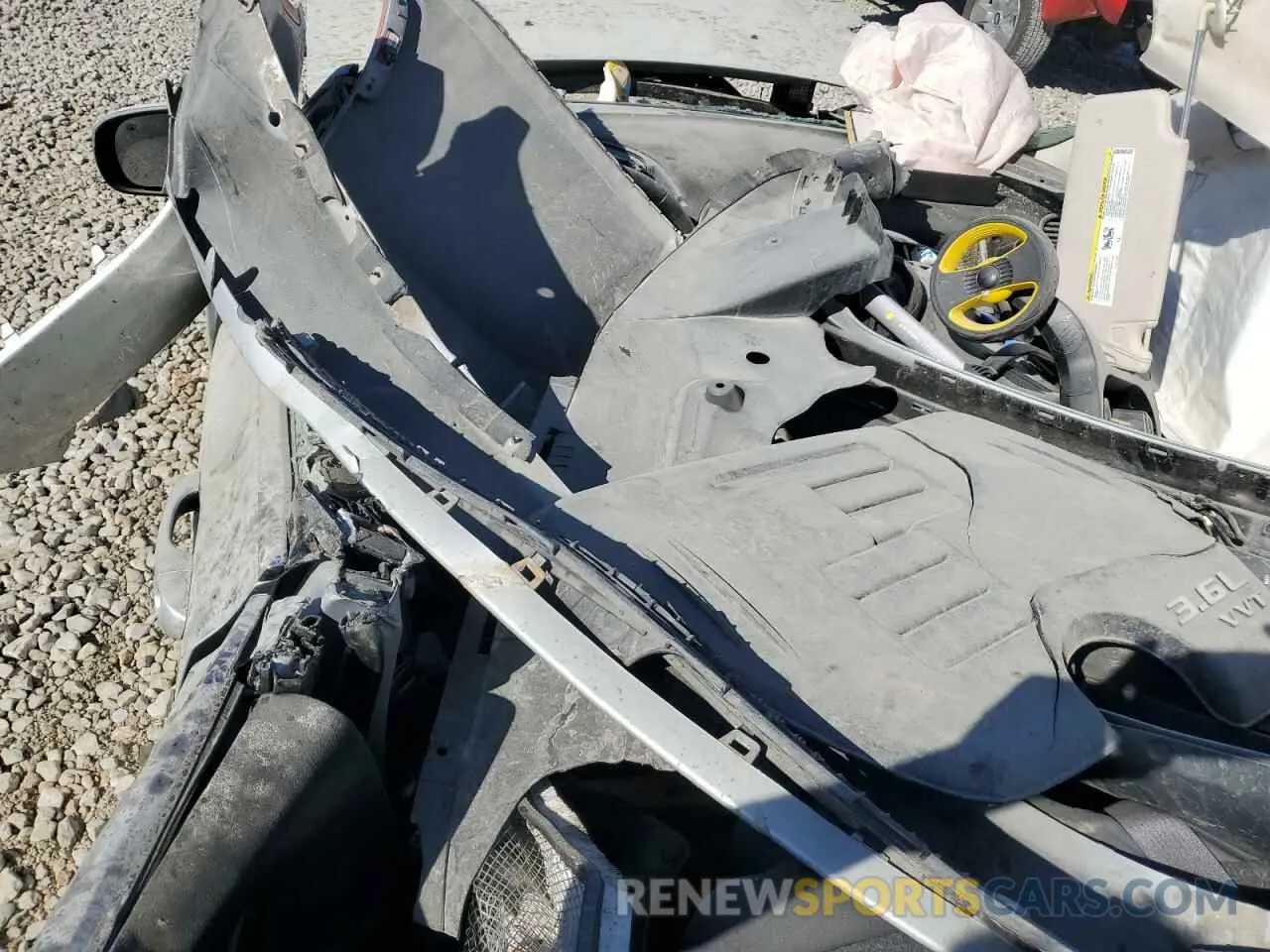 8 Photograph of a damaged car 2C3CCAAG7KH648363 CHRYSLER 300 2019