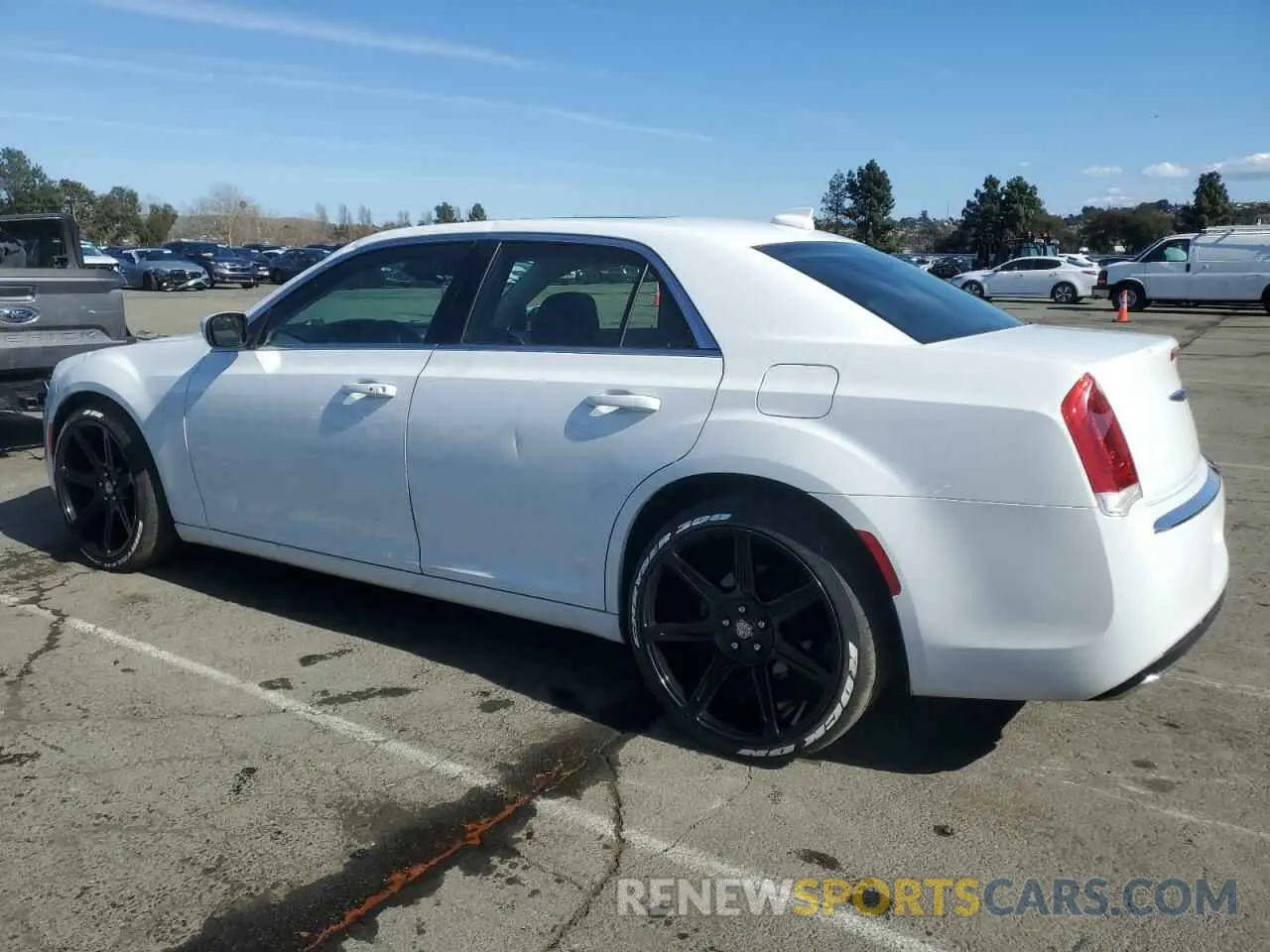 2 Photograph of a damaged car 2C3CCAAG7KH690614 CHRYSLER 300 2019